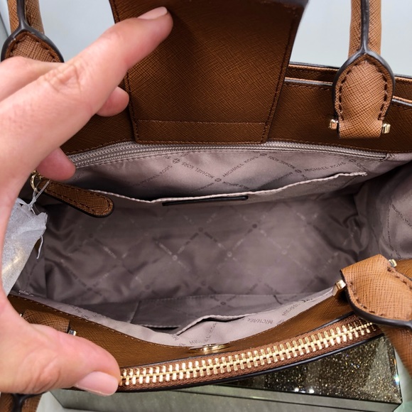 Michael Kors Karla MD EW satchel Crossbody - Picture 5 of 8